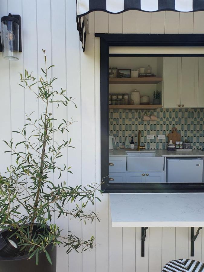 Tiny House With Greenhouse Dining Lower Hutt Kültér fotó